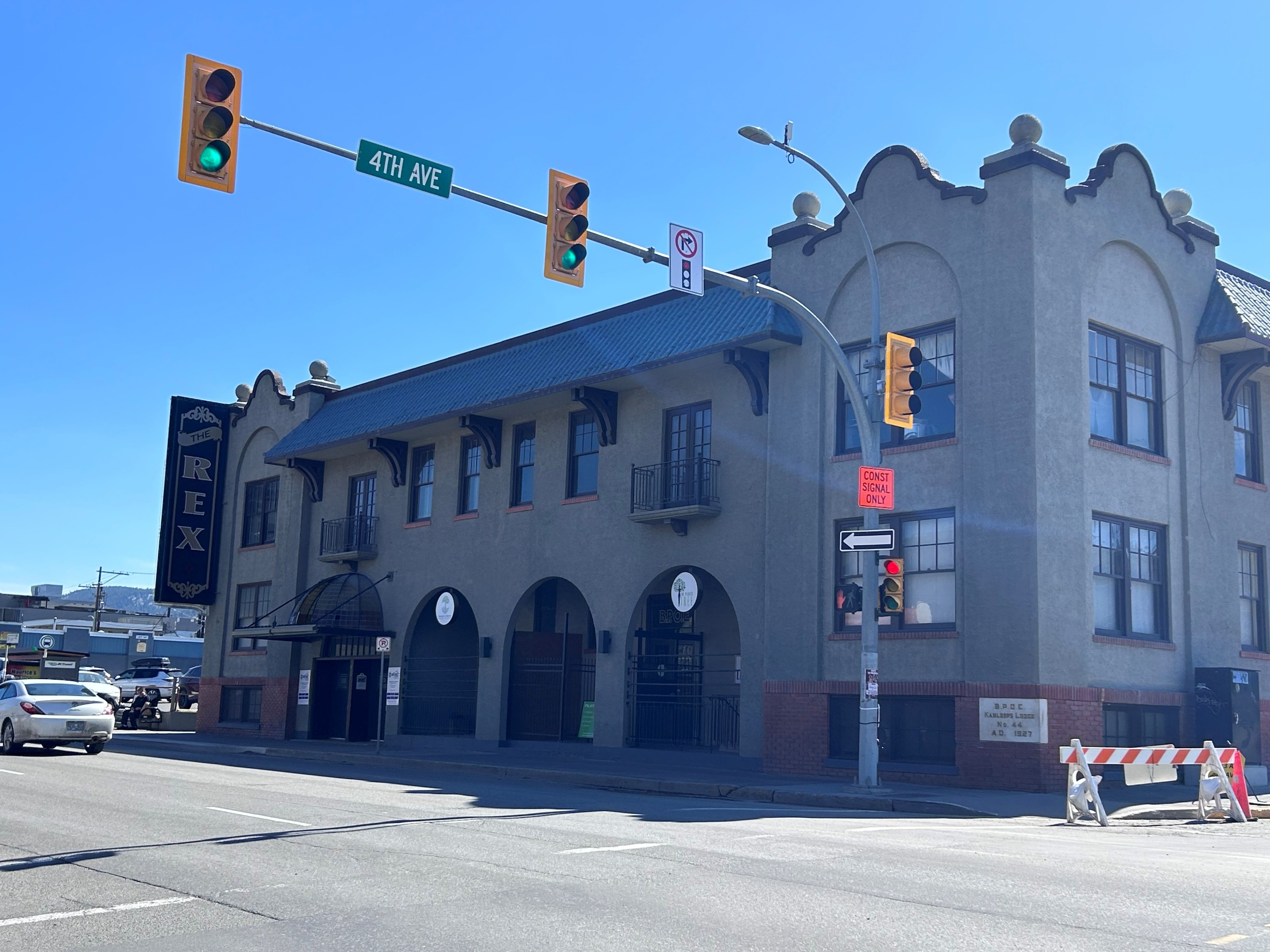 Traffic signal at Seymour Street